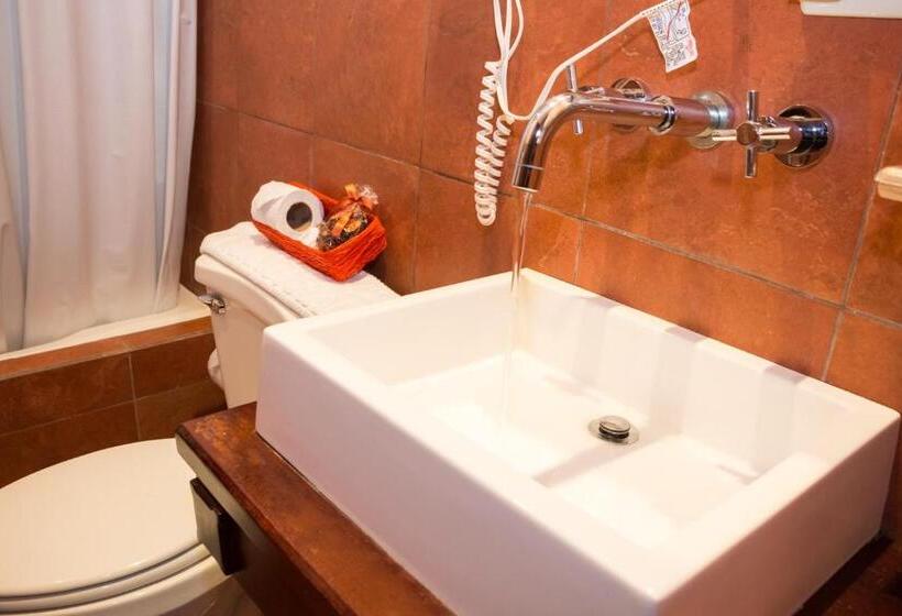 اتاق لوکس, Calle Angosta