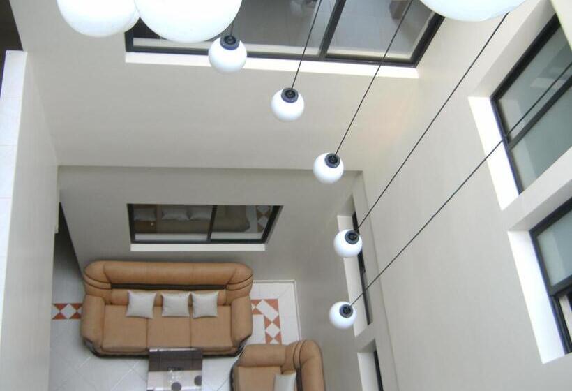 اتاق استاندارد سه نفره, Hostal Fevilamir