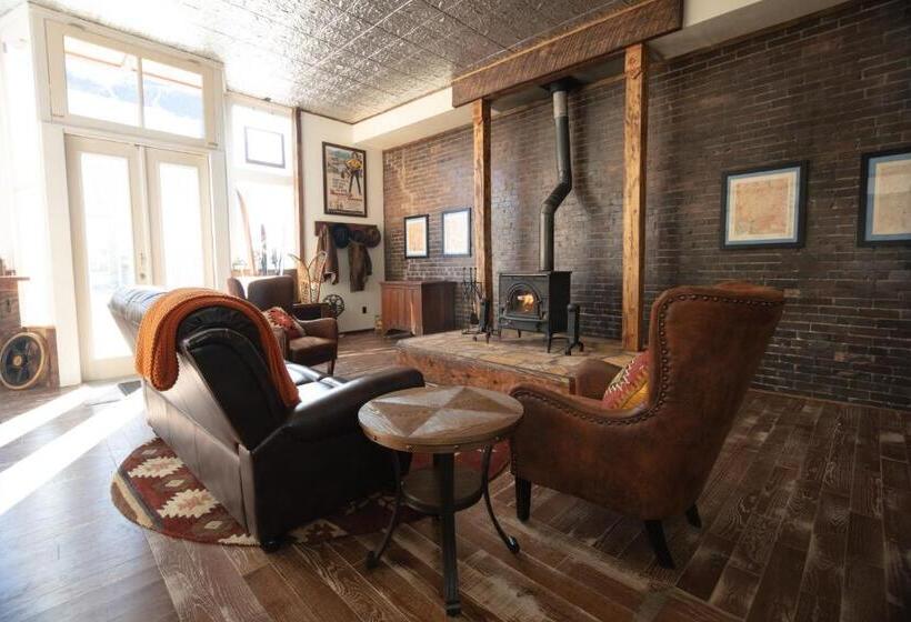 اتاق سوپریور با تخت بزرگ, The Frenchman Suites