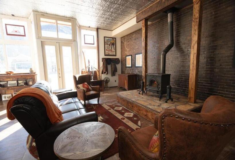 اتاق لوکس سه تخته, The Frenchman Suites