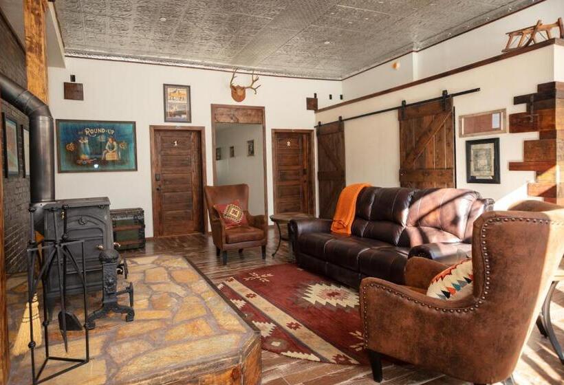 سوئیت با بالکن, The Frenchman Suites