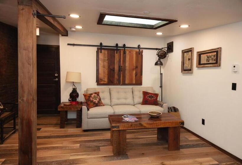 سوئیت با بالکن, The Frenchman Suites