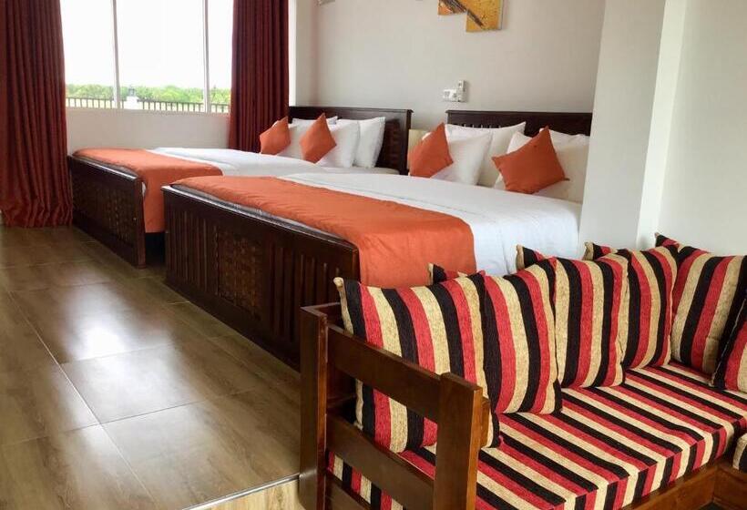 Семейный Номер, Avonil Resort Yala