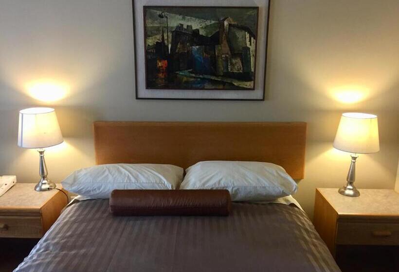 标准间, Avalon Inn