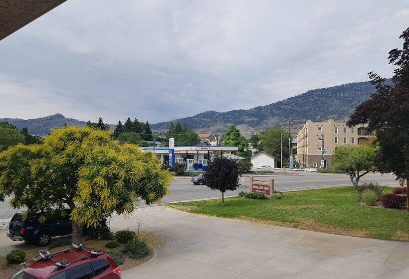 带2个双人床的标准工作室, Avalon Inn