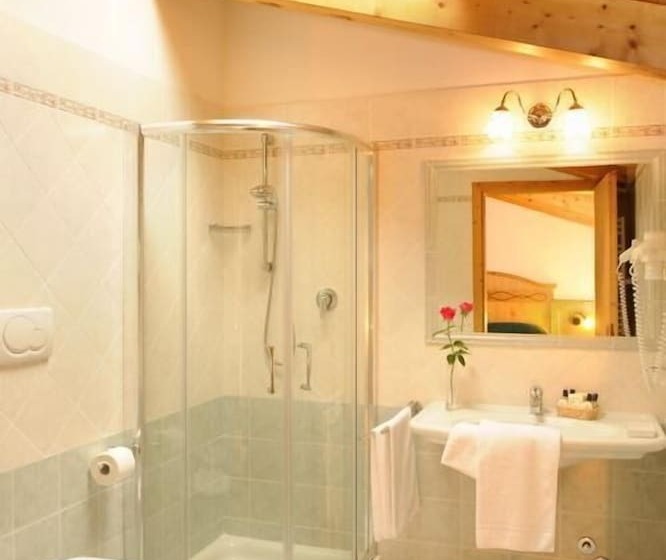 اتاق استاندارد سه نفره, Garnì La Soldanella