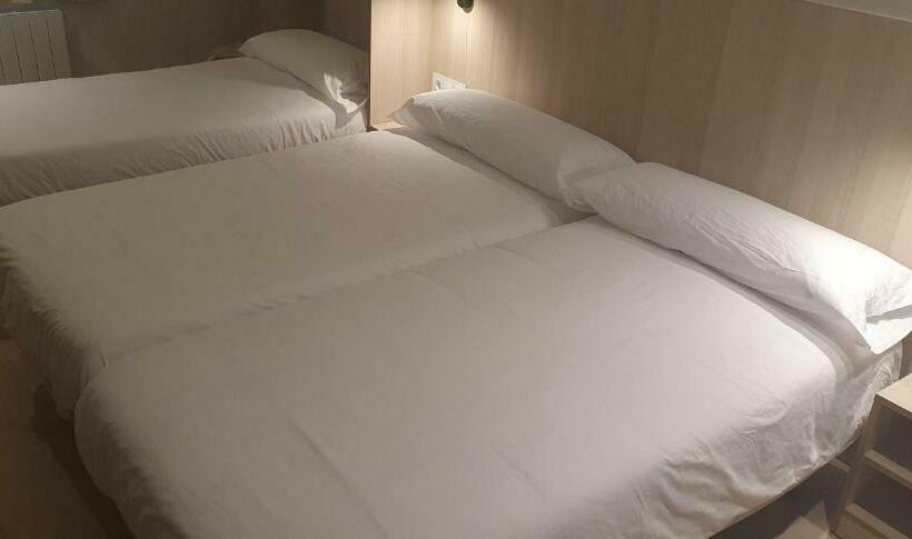 Habitación Triple Estándar, Hostal Bestprice Barcelona Stadium