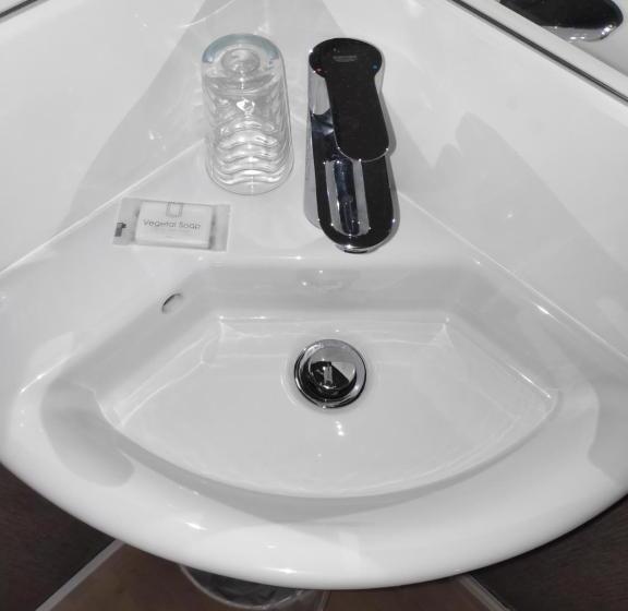 Habitación Triple Estándar, Hostal Bestprice Barcelona Stadium