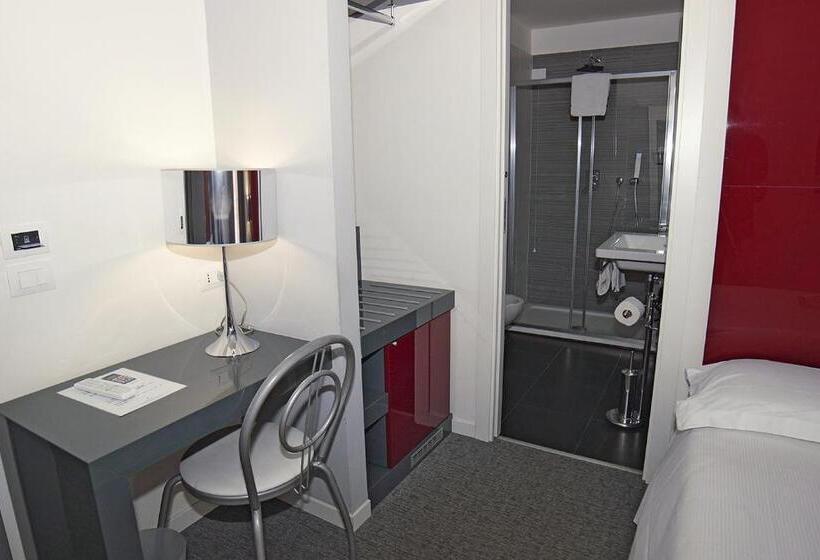 חדר סטנדרט, Leopardi