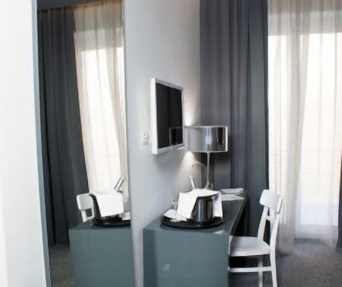 חדר סטנדרט, Leopardi