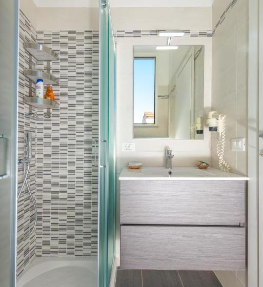اتاق استاندارد سه نفره, Biagi & Residence