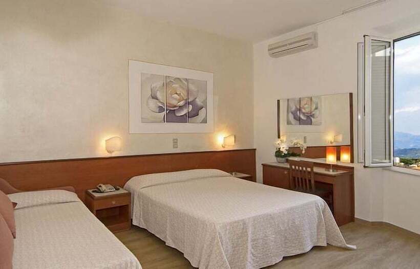 اتاق استاندارد سه نفره, Biagi & Residence