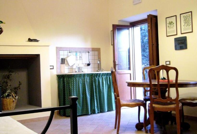 带花园景观的标准工作室, Agriturismo Pantano Borghese
