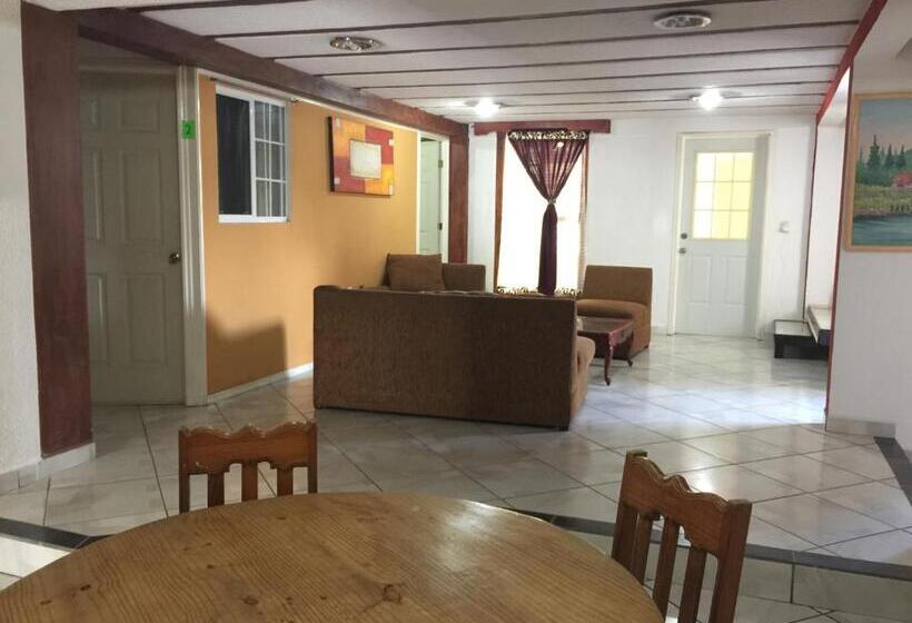 سرير فى غرفة مشتركه, & Suites Cerro Roj0