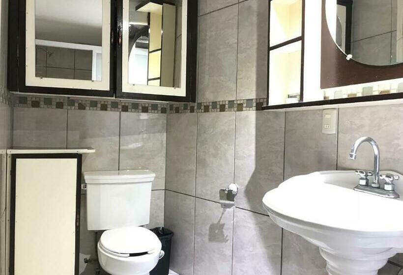 سرير فى غرفة مشتركه, & Suites Cerro Roj0