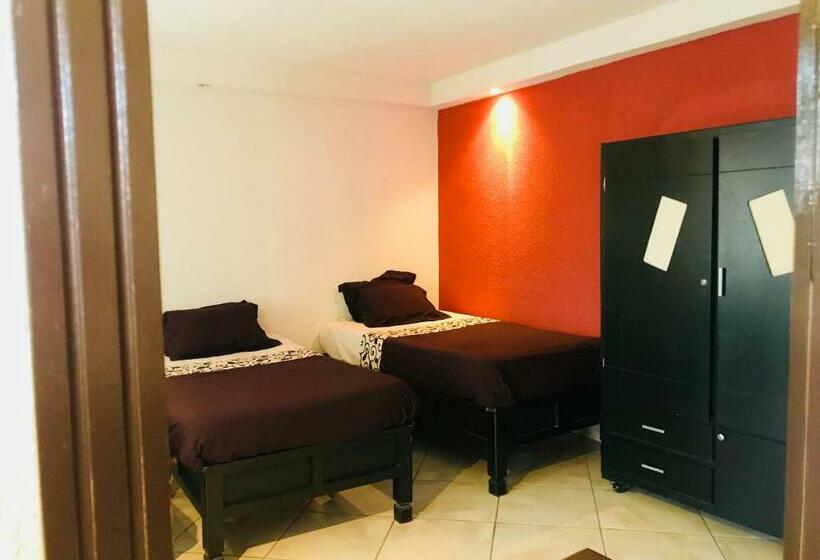 سرير فى غرفة مشتركه, & Suites Cerro Roj0