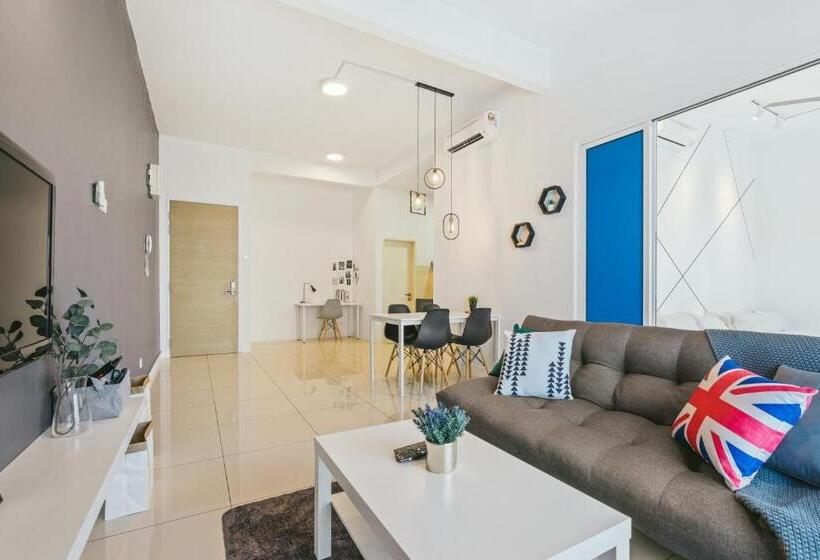 سوئیت با بالکن, Puchong Skypod Residence @ Hostay