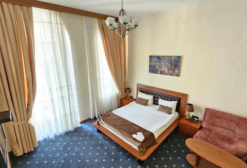 Номер Deluxe с Балконом, & Bistro