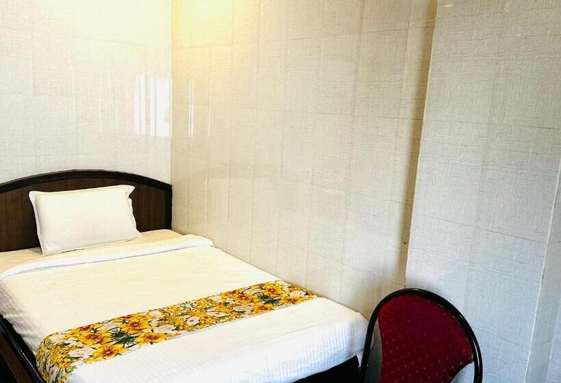 舒适三人间, Tejasri Residency