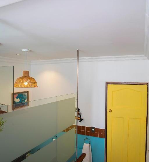 Номер Стандарт Вид на Бассейн, Ami Vine House