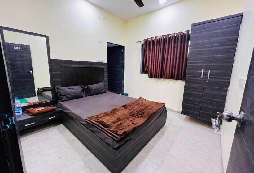 Трехместный Номер Классика, Oyo Hotel Jugnu