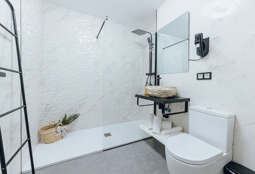 اتاق لوکس با چشم‌انداز دریا, Hostal Luxury Nit I Dia