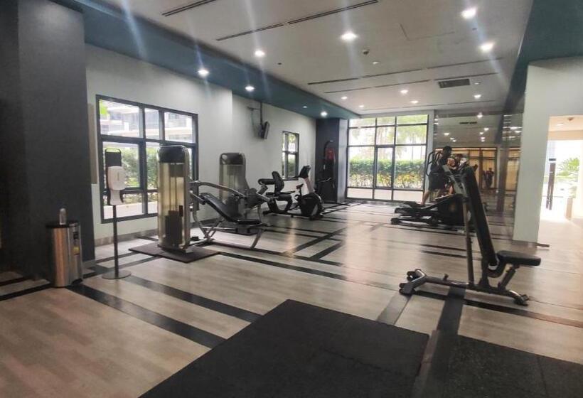 디럭스 스튜디오, 11b Tower 1 Viceroy Residences Mc Kinley Hill Bgc