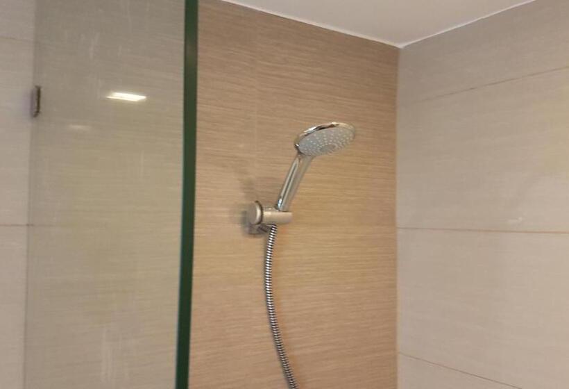 디럭스 스튜디오, 11b Tower 1 Viceroy Residences Mc Kinley Hill Bgc