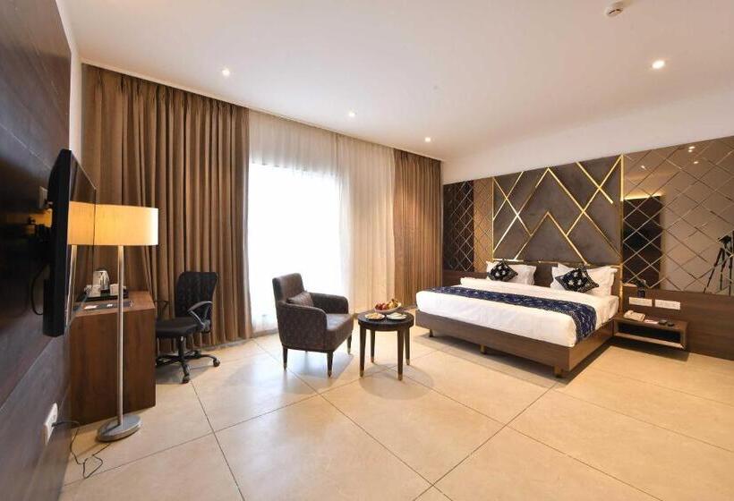 Трехместный Номер Комфорт, Clubhouse Hotel Morbi