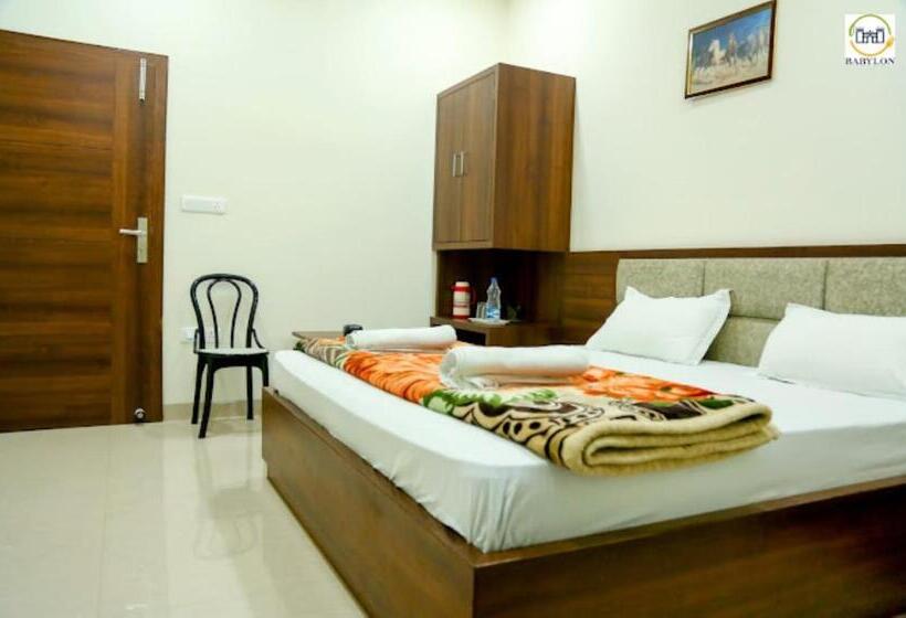 Номер Deluxe, Babylon Regency , Mathura