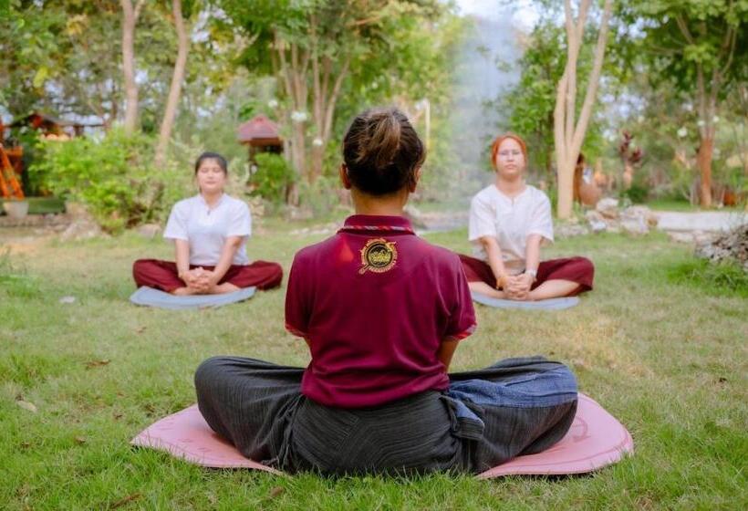 Номер Deluxe Кровать Кинг, Srichaiyapura Wellness Resort
