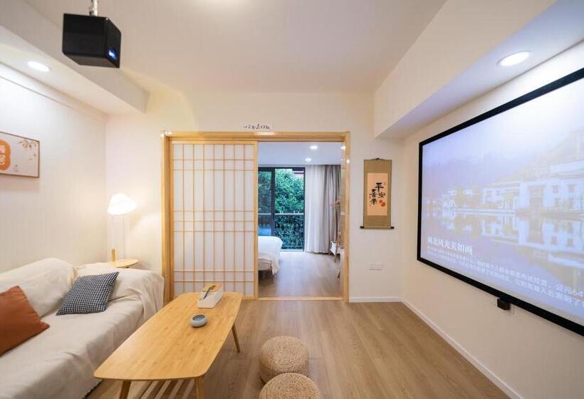 스탠다드 스튜디오, Cloud Expo Apartment