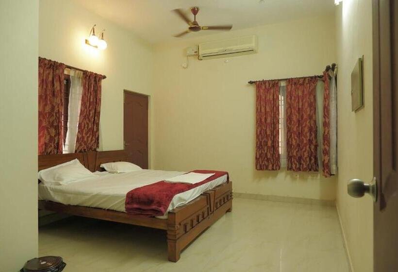 חדר סטנדרט עם מרפסת, Dr Pa Pondy   A Luxury Home Stay