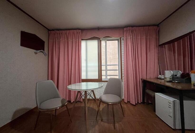 חדר סטנדרט, Oreum Motel