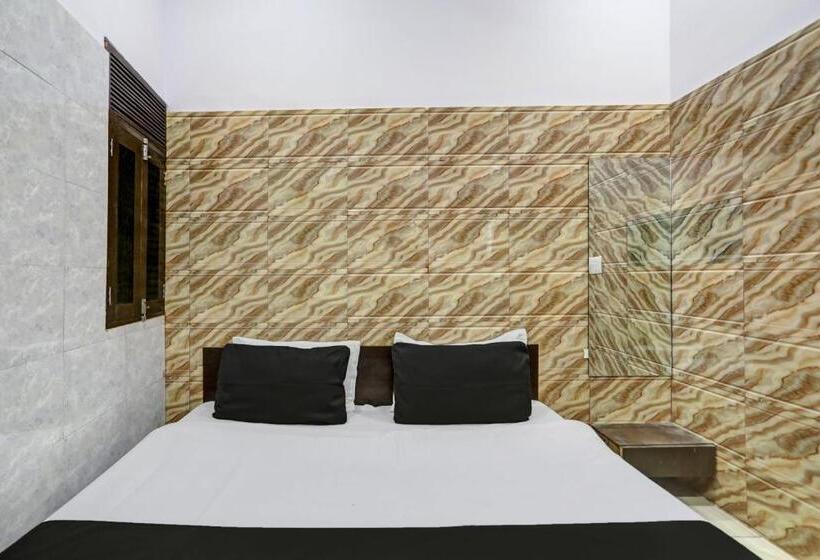اتاق کلاسیک سه تخته, Oyo Hotel Girdhar