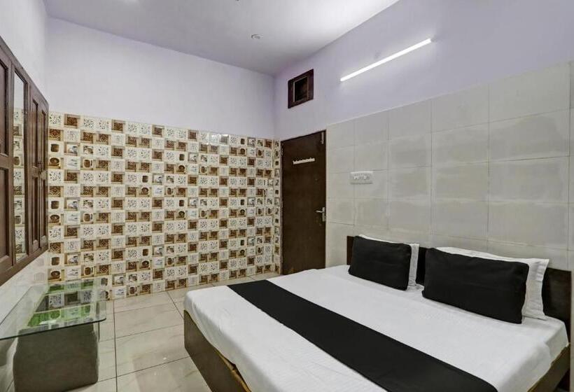 اتاق کلاسیک سه تخته, Oyo Hotel Girdhar