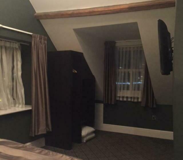 اتاق استاندارد با چشم‌انداز, The Angel Hotel Wetherspoon