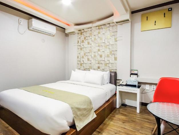اتاق لوکس, Opera Motel