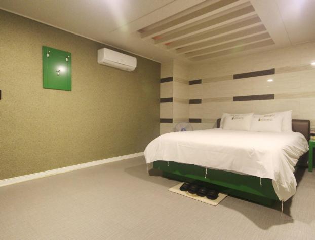 سوییت, Opera Motel