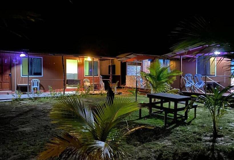 غرفة قياسية مطلّة علي البحر مزوَّدة بشُرفة, Juara Seaview Chalet, Kampung Juara