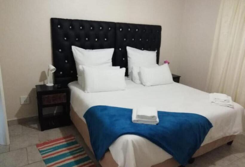 Номер Стандарт Совместная Ванная, Revival Guest House