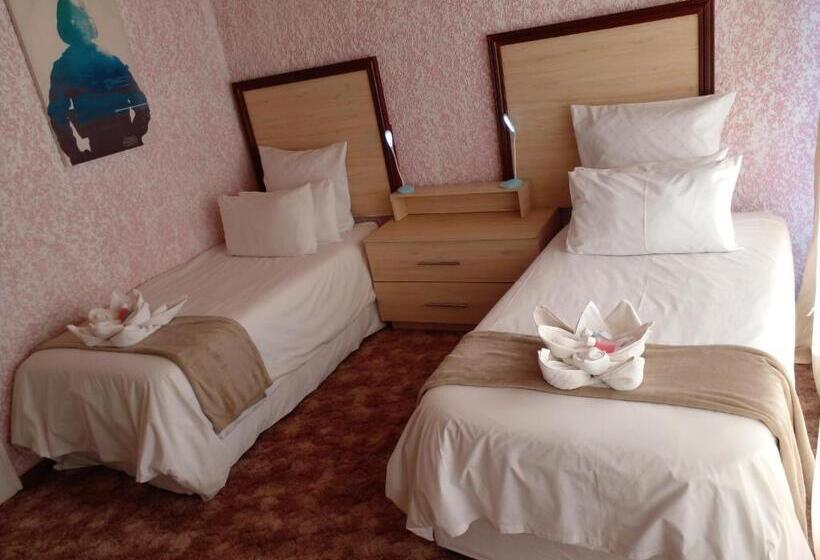 Номер Стандарт Совместная Ванная, Revival Guest House