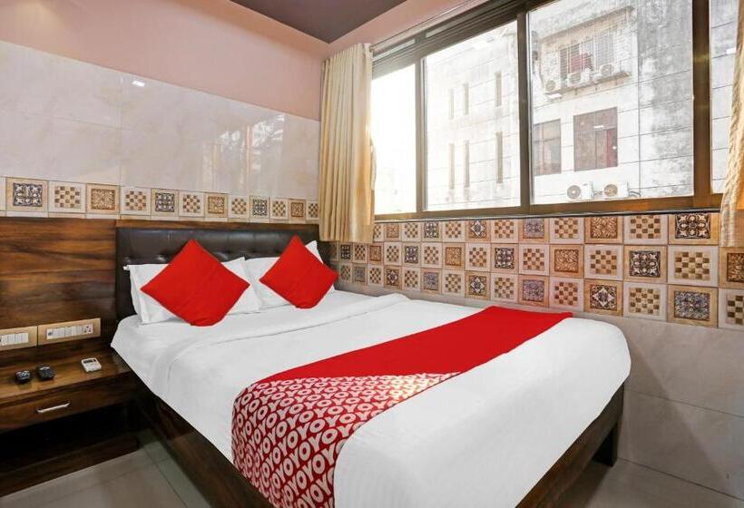 اتاق کلاسیک سه تخته, Oyo Flagship Hotel Pakeeza