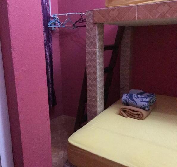 Номер Стандарт Трехместный, Rumah Hentian Ayah
