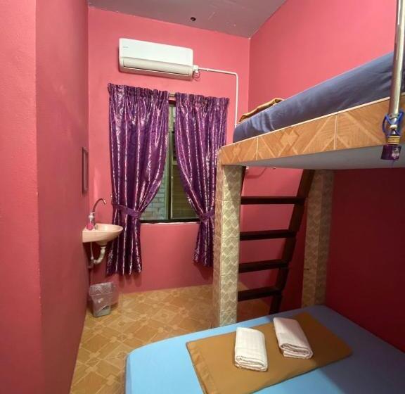 Номер Стандарт Трехместный, Rumah Hentian Ayah