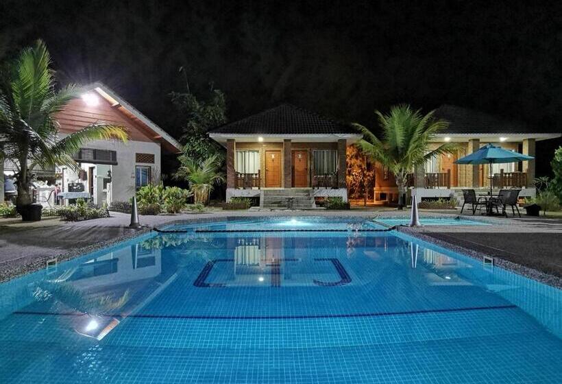Номер Deluxe Вид на Бассейн, Casa Tanjung Jara