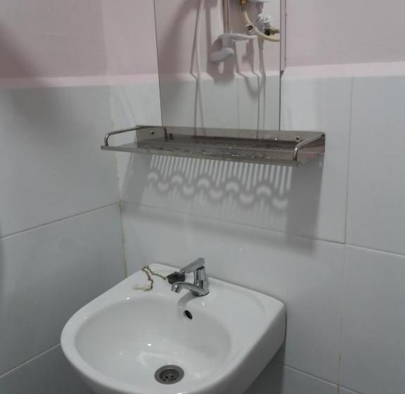 اتاق استاندارد چهار تخته, Js Homestay Air Putih