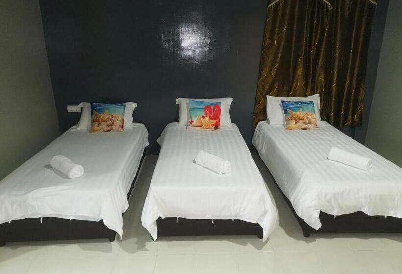 اتاق سوپریور سه تخته, Riverbank Dungun Guesthouse & Cafe