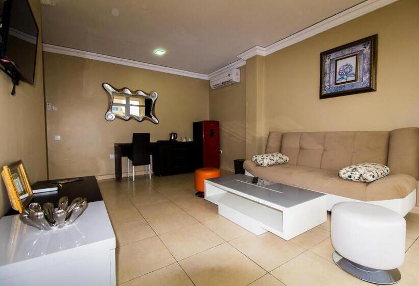 بانگلوی استاندارد, Complexe Touristique Bouzour