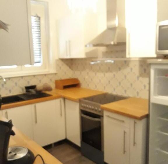 Апартаменты 1 Спальня с Балконом, Hôtel Saint Louis Chambres Et Appartement